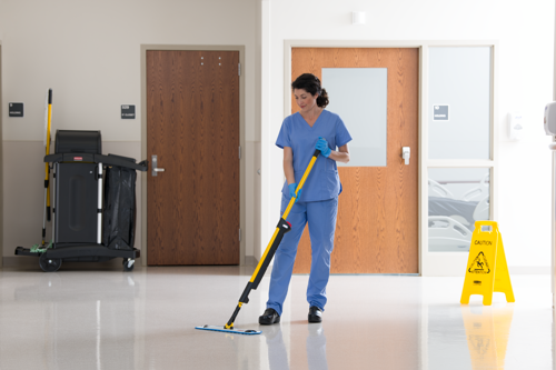 Rubbermaid Microfibre Pulse Mop in use in Hospital by a nurse